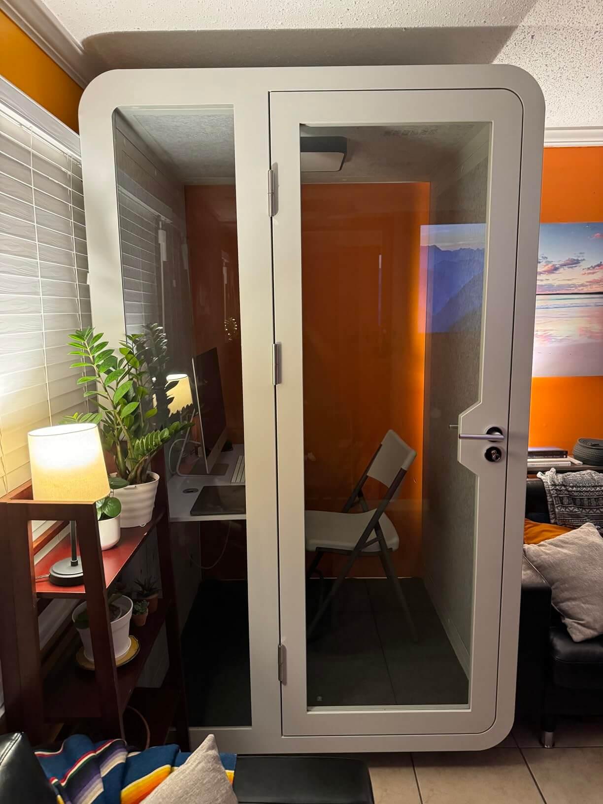 Stylish and Sturdy soundproof office booth