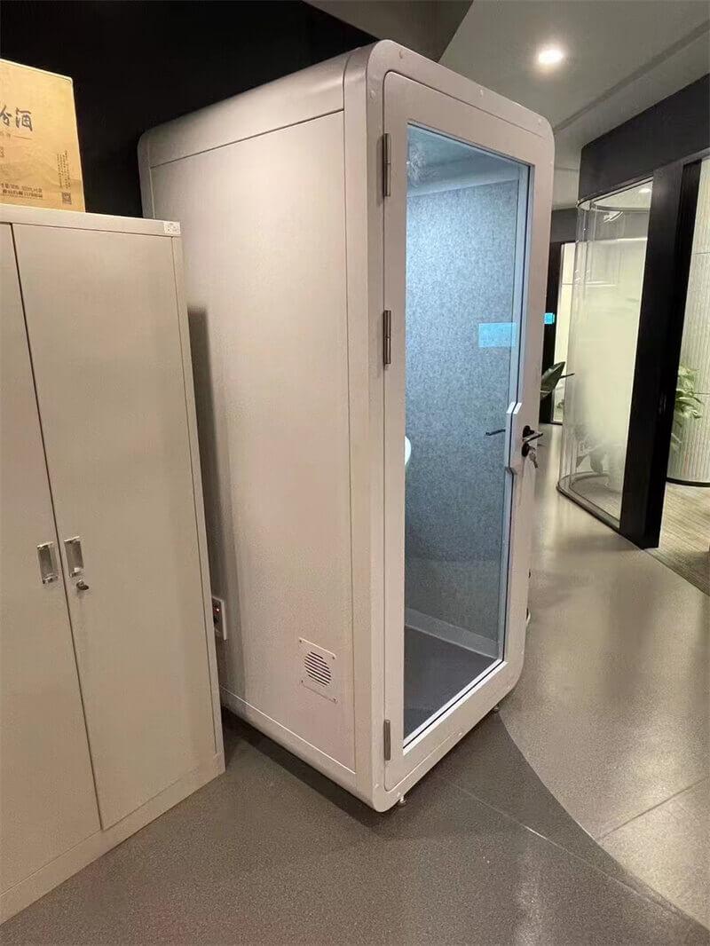 The Benefits of Office Soundproof Phone Booths in Modern Workspaces